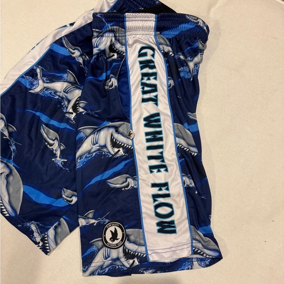 Shorts - Picture 3 of 3